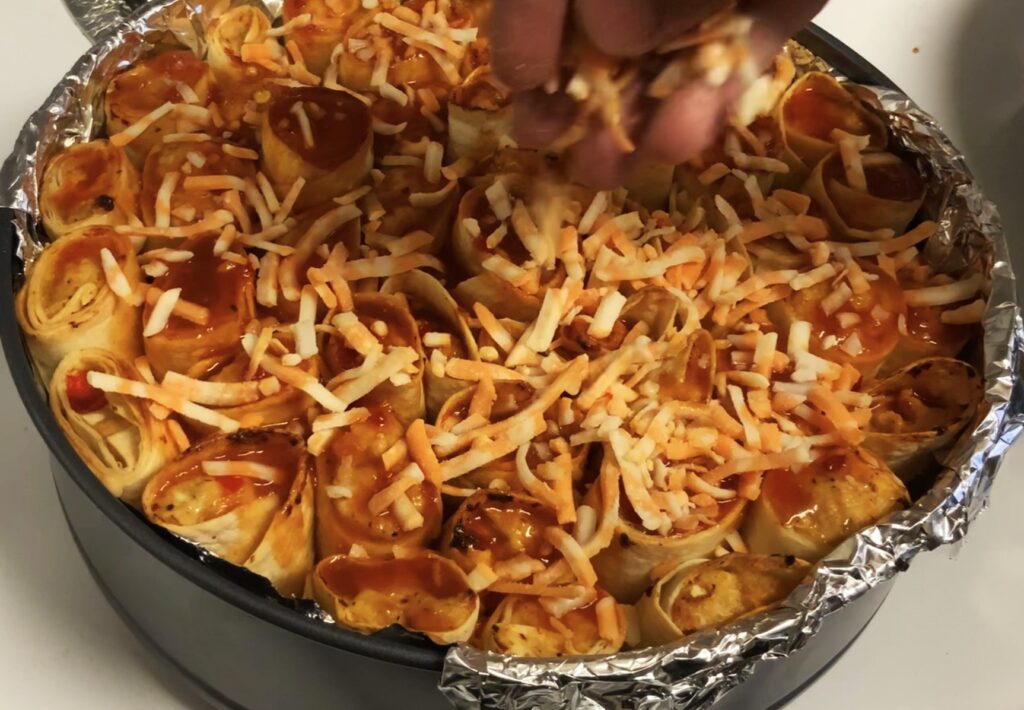 Topping with cheese for Turkish dumpling